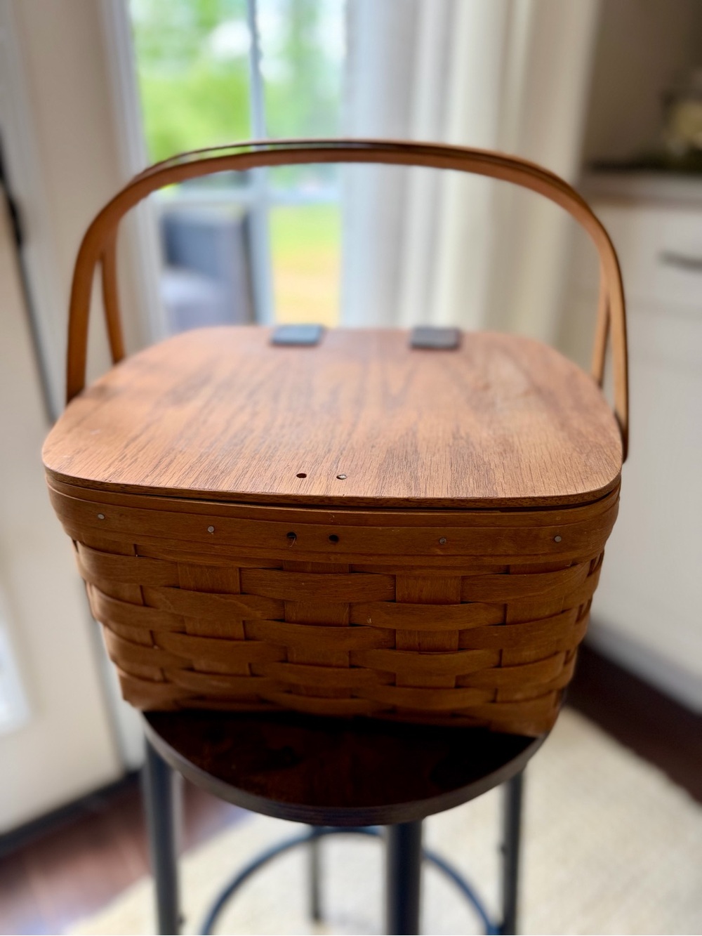 Vintage 1996 Workshop of Gerald Henn Pinic Basket with Lid and Handle